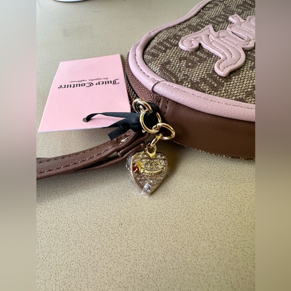 Juicy Couture Status Chestnut Chino Paparazzi Heart Zip Around Wristlet - Picture 3 of 6